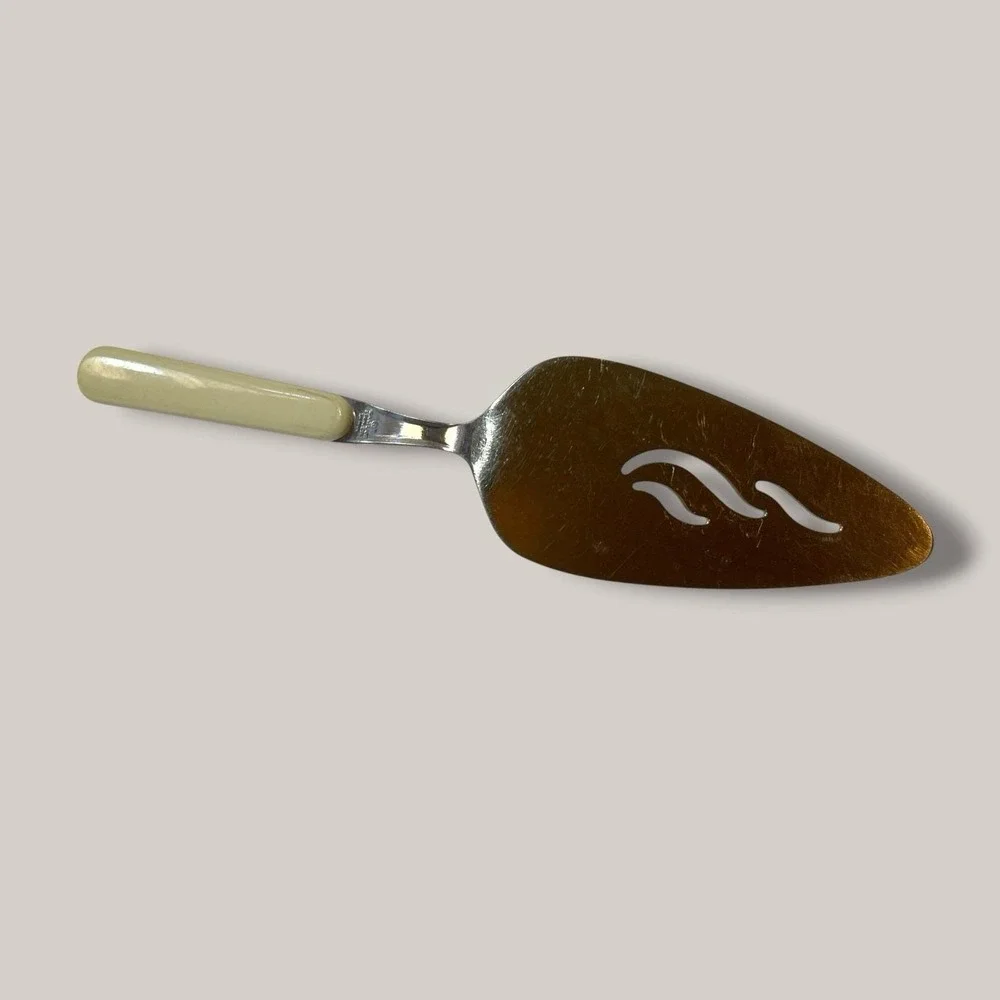 Vintage International Heartland Pie Cake Server Farm Scene Stainless Taiwan 10¼