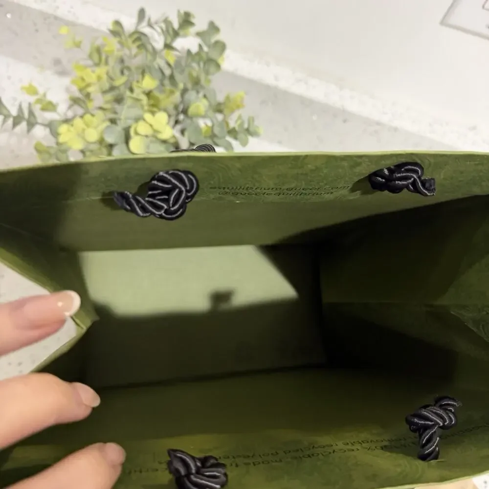 Gucci gently pre