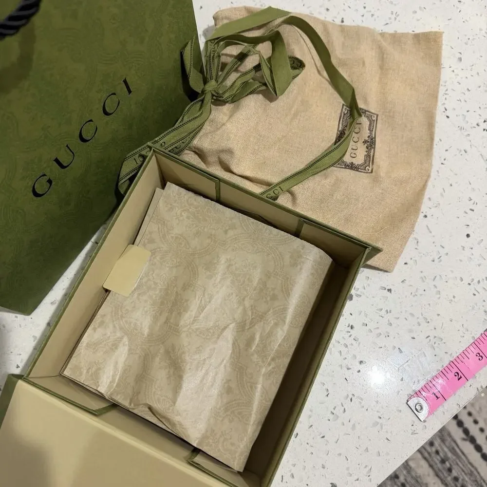 Gucci gently pre