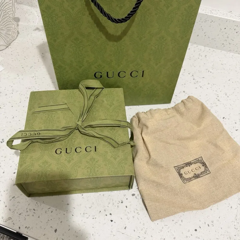 Gucci gently pre