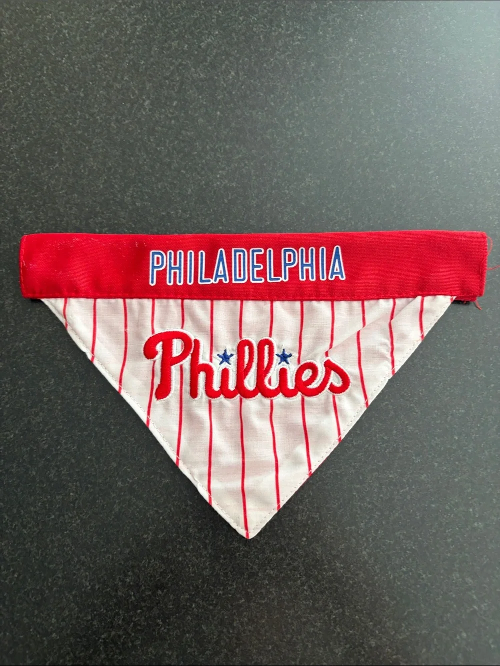 Philadelphia Phillies Red & White Pet Bandana Bib, never worn