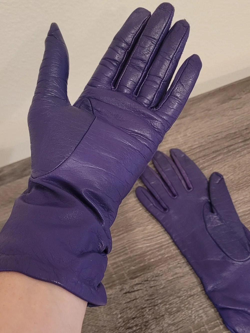 N/A gloves 100% flattering