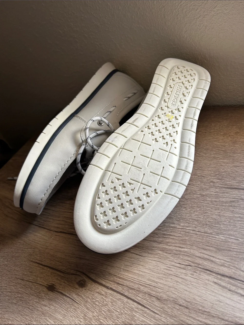 Tommy Hilfiger new out