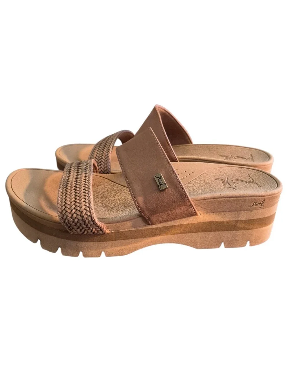 Reef sandals tan