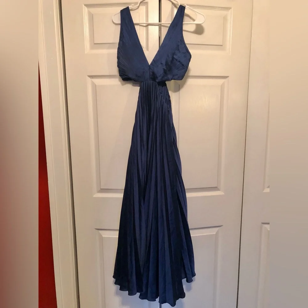 Abercrombie & Fitch sleeveless pleated