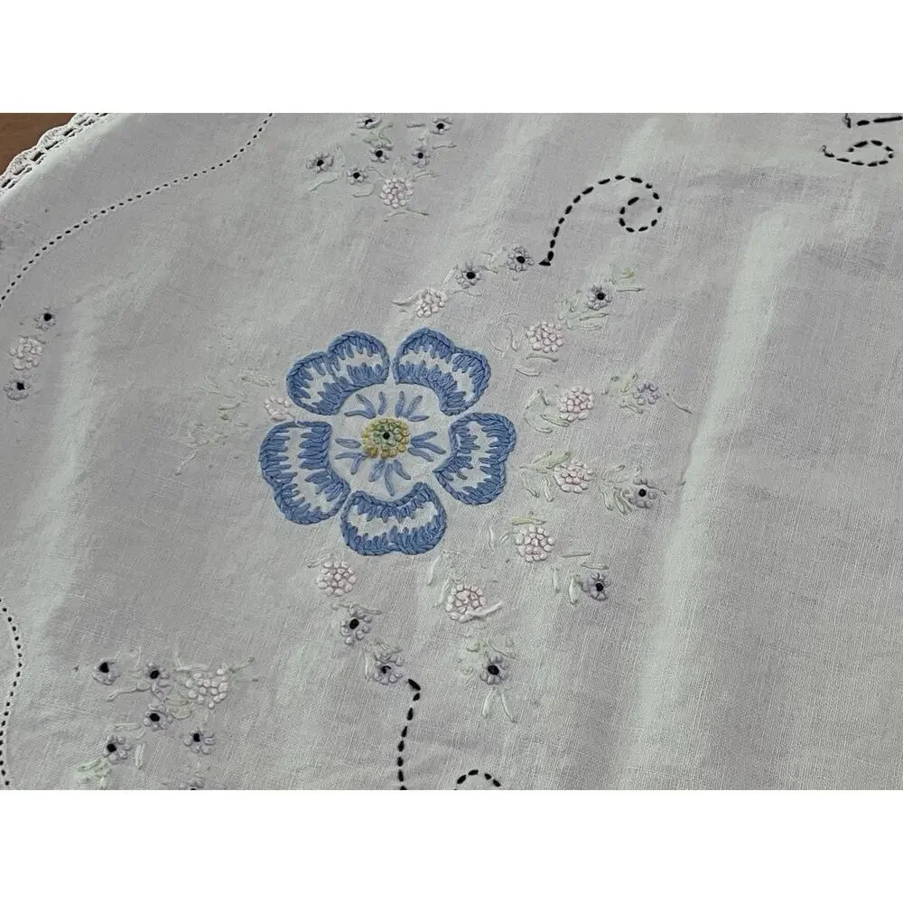 Lot Of 11 Vintage Hand Embroidered Table Runners Table Topper & Napkins