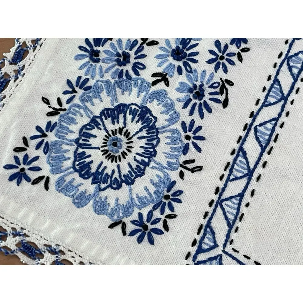 Lot Of 11 Vintage Hand Embroidered Table Runners Table Topper & Napkins