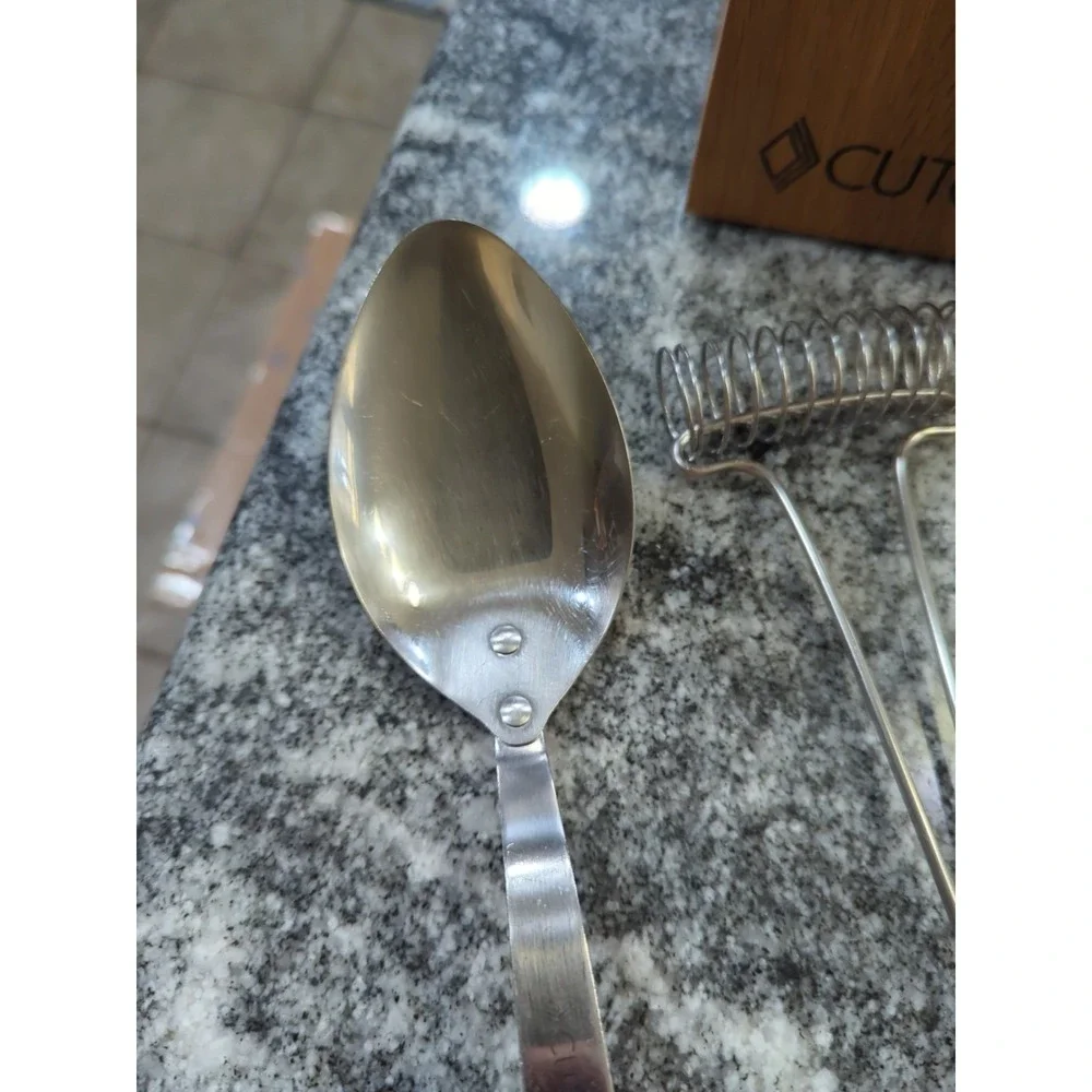 Cutco 4 Piece Kitchen Utensil Set & Wooden Holder Whisk Spoon Spreader Fork