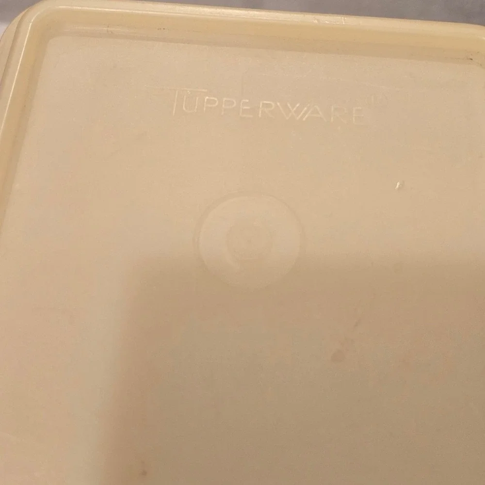 Vintage Tupperware Saltine Cracker Keeper Almond Cream 1314-2 USA 10