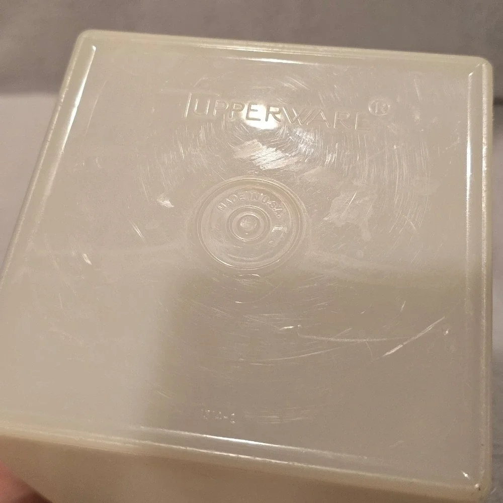 Vintage Tupperware Saltine Cracker Keeper Almond Cream 1314-2 USA 10