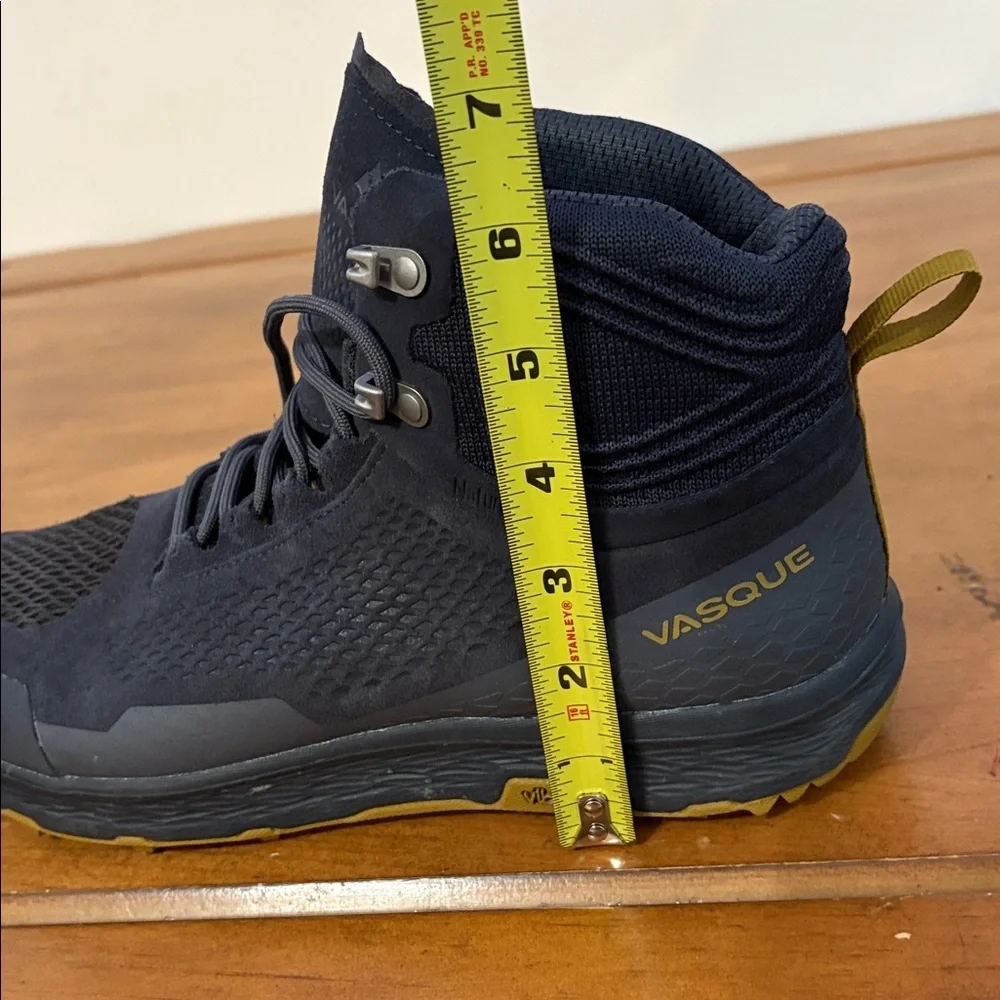 Vasque rugged black