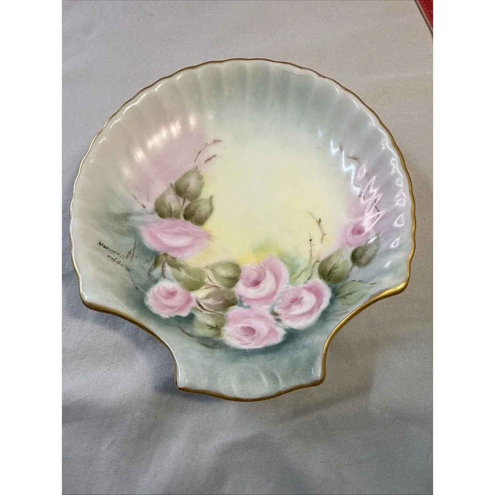 Vintage 1960 Signed Maggie Tadlock Hand Painted Porcelain Shell Trinket Dish