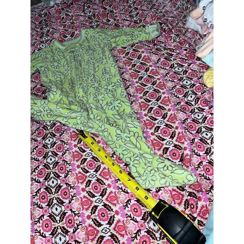 Baby Girl’s Carters Green Floral Print Footed Sleeper Size  6 Months