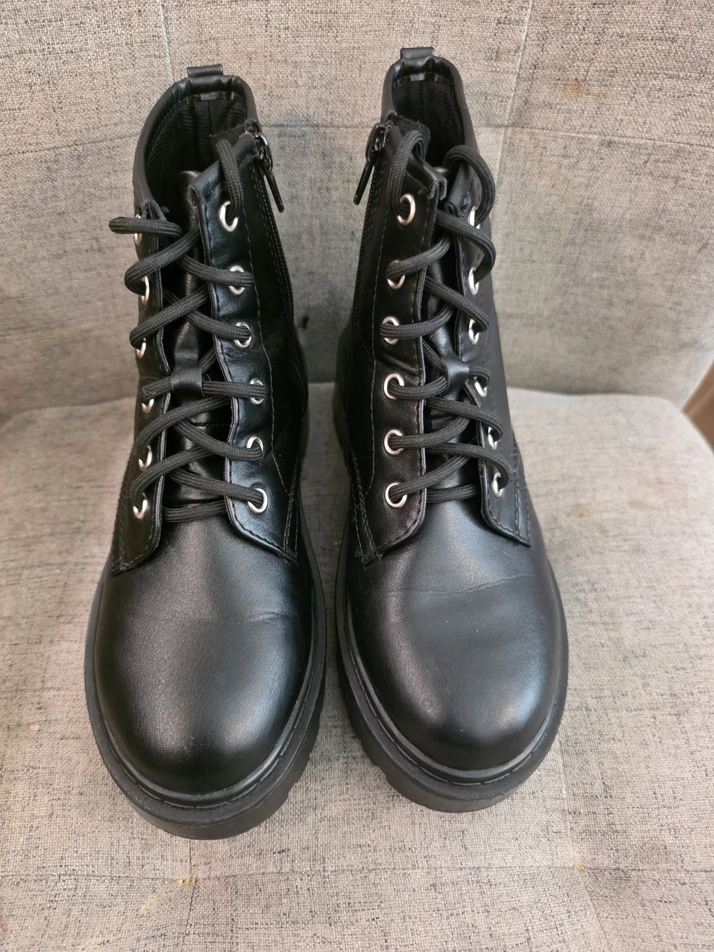 Unr8Ed stylish black