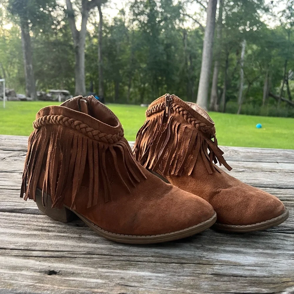 Justice stylish tan
