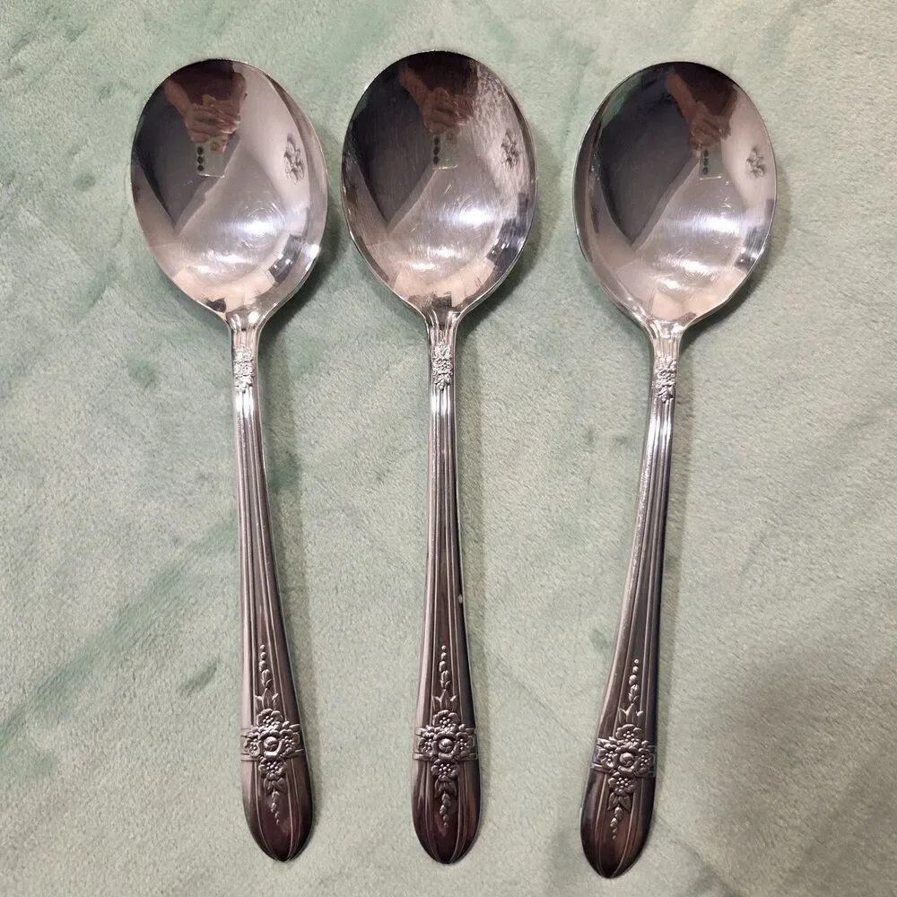 Vintage Wm Rogers Extra Plate Lot of 3 Round Soup Spoons Triumph Pattern 1941