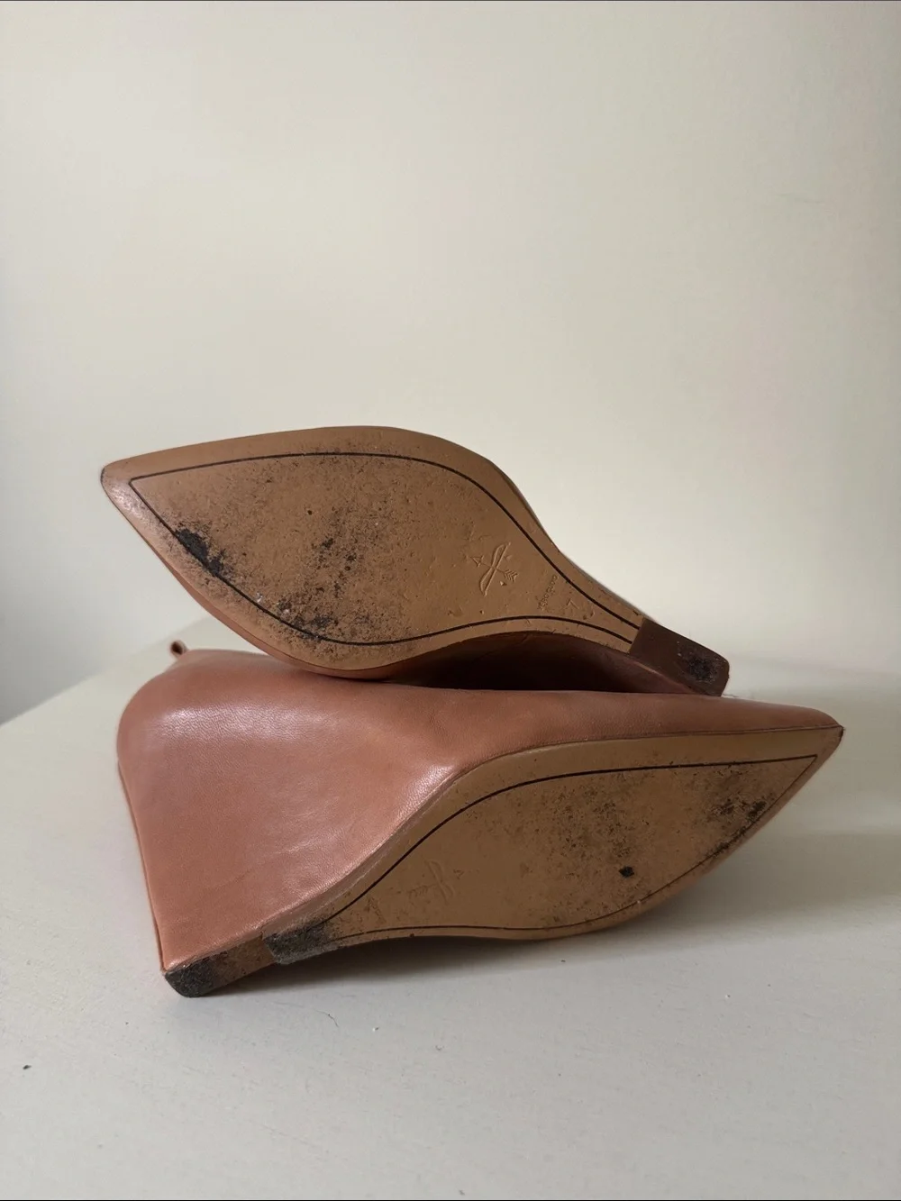 Pour La Victoire sleek pointed