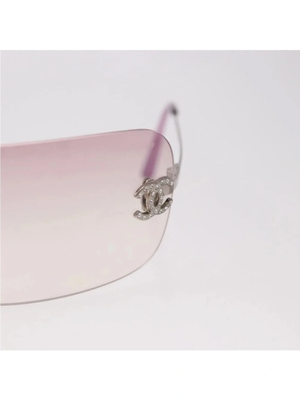 CHANEL elegant rimless