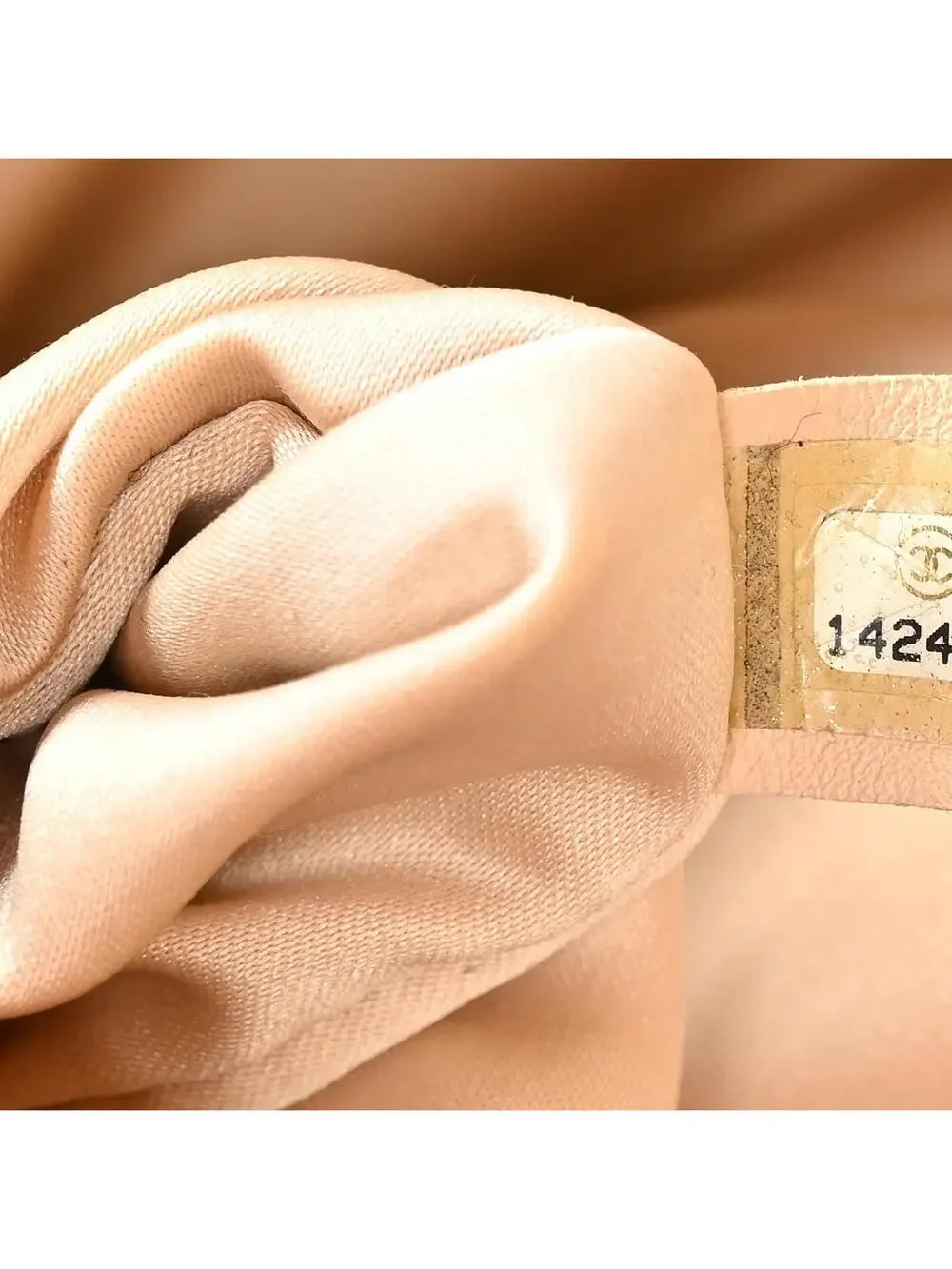 CHANEL indulge timeless