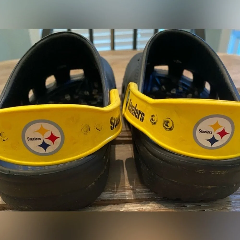 CROCS steeler’s shoe