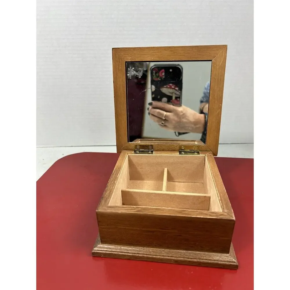 Unbranded vintage holly
