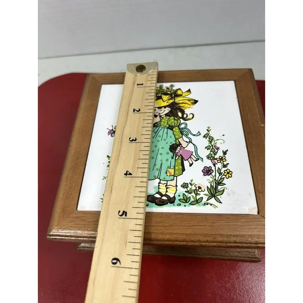 Unbranded vintage holly