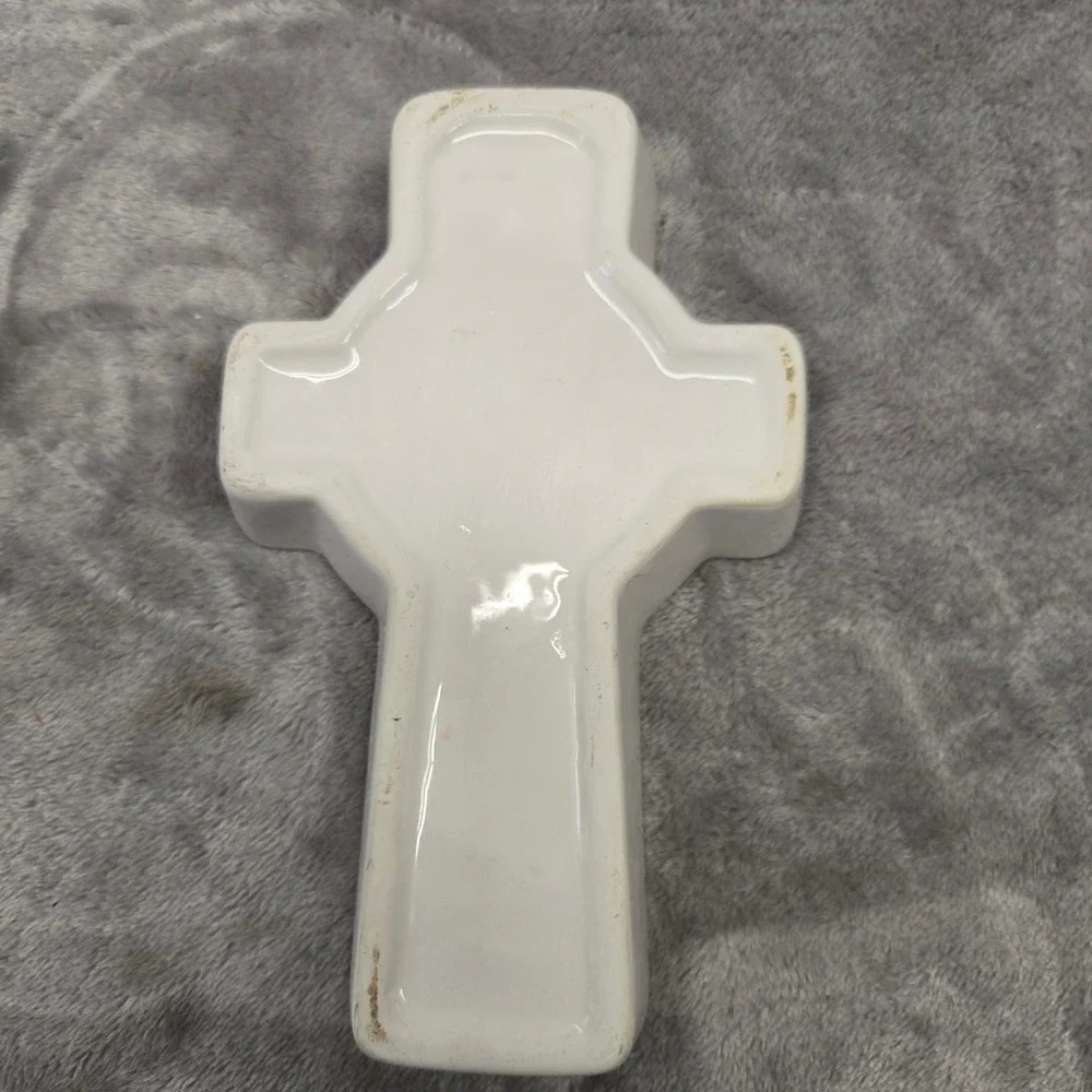N/A ceramic cross