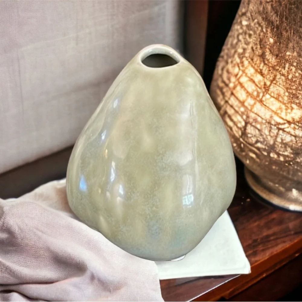 N/A ceramic vase