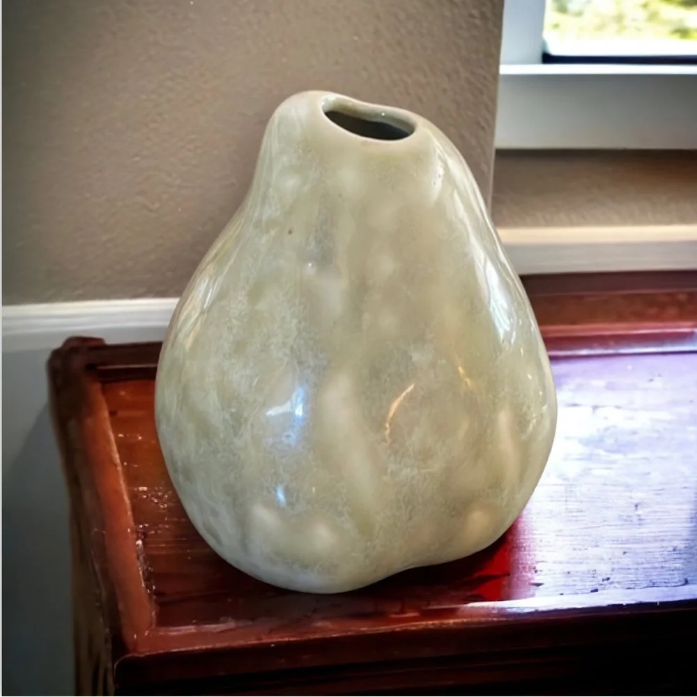 N/A ceramic vase