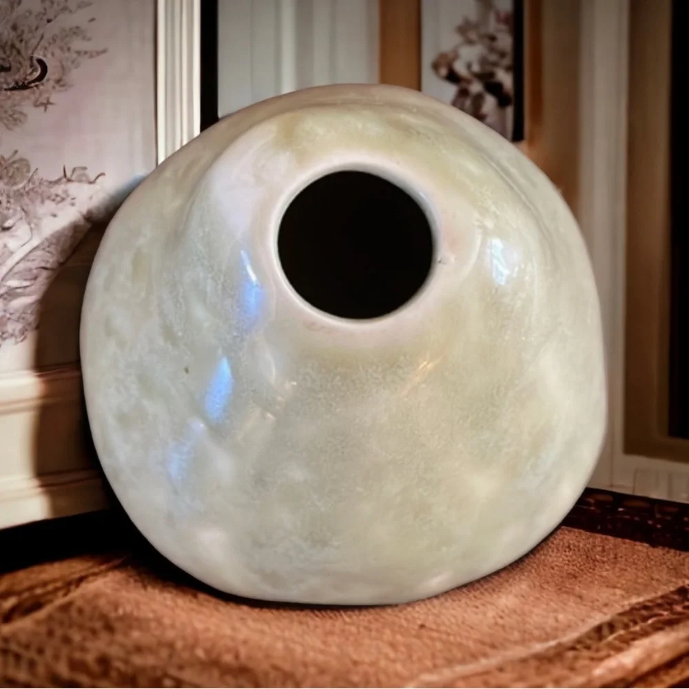 N/A ceramic vase