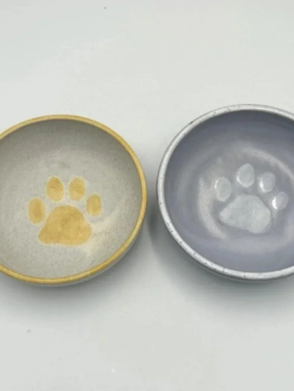 洛克: 08-25 20:28:15 Handmade Pottery Pet Bowls Set of 2 Gray/White Gray/Yellow Sp