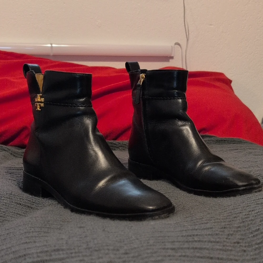 Authentic Tory Burch Everly Black Leather Ankle‎ Boots