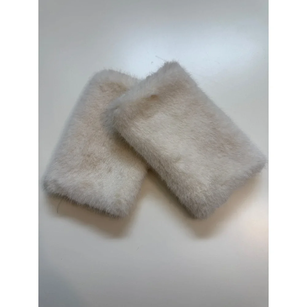 N/A luxurious faux