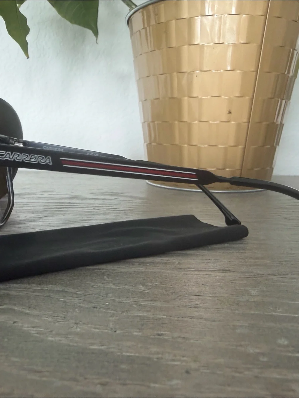 Carrera bold shield