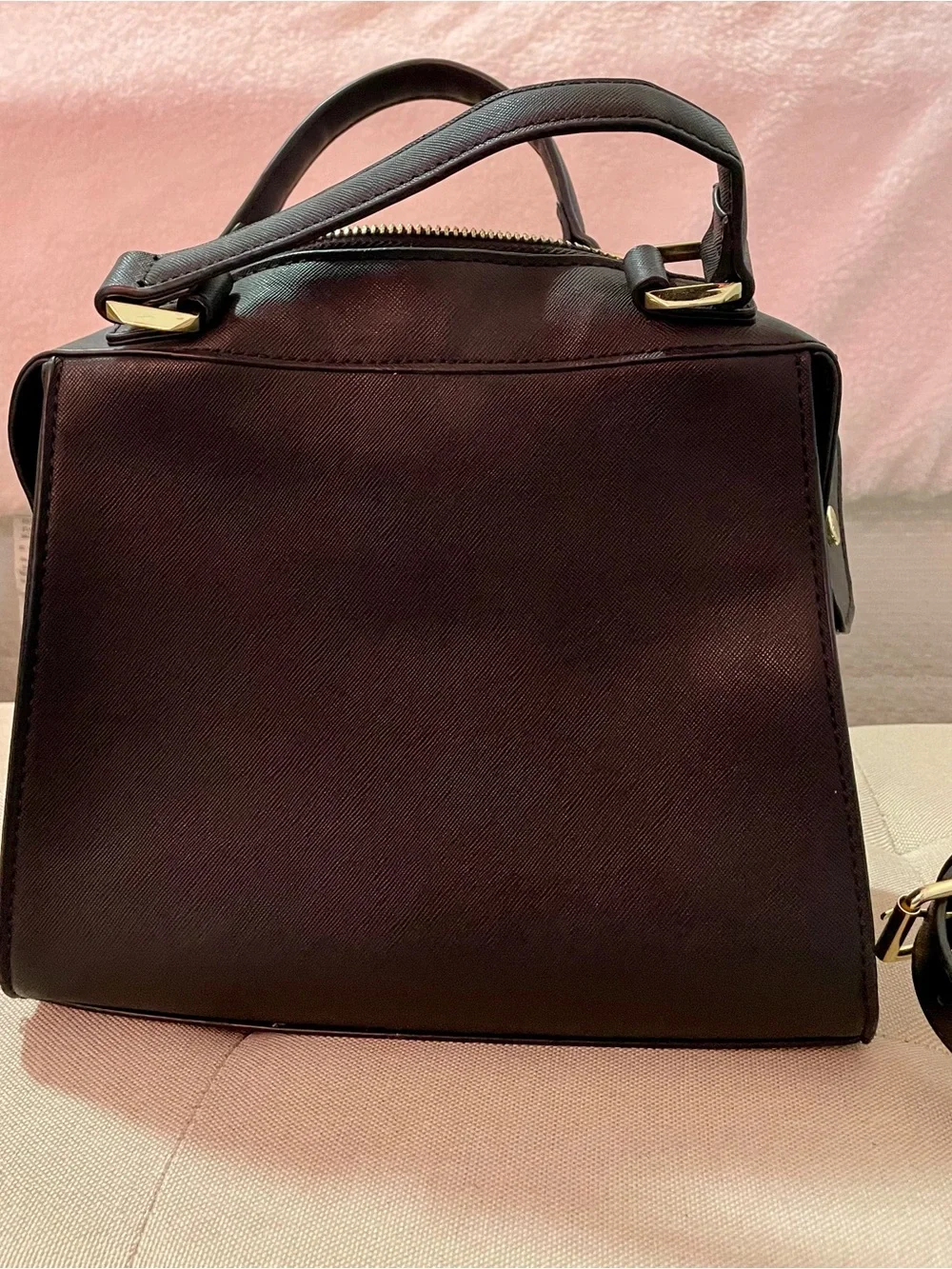Steve Madden exterior gold tied
