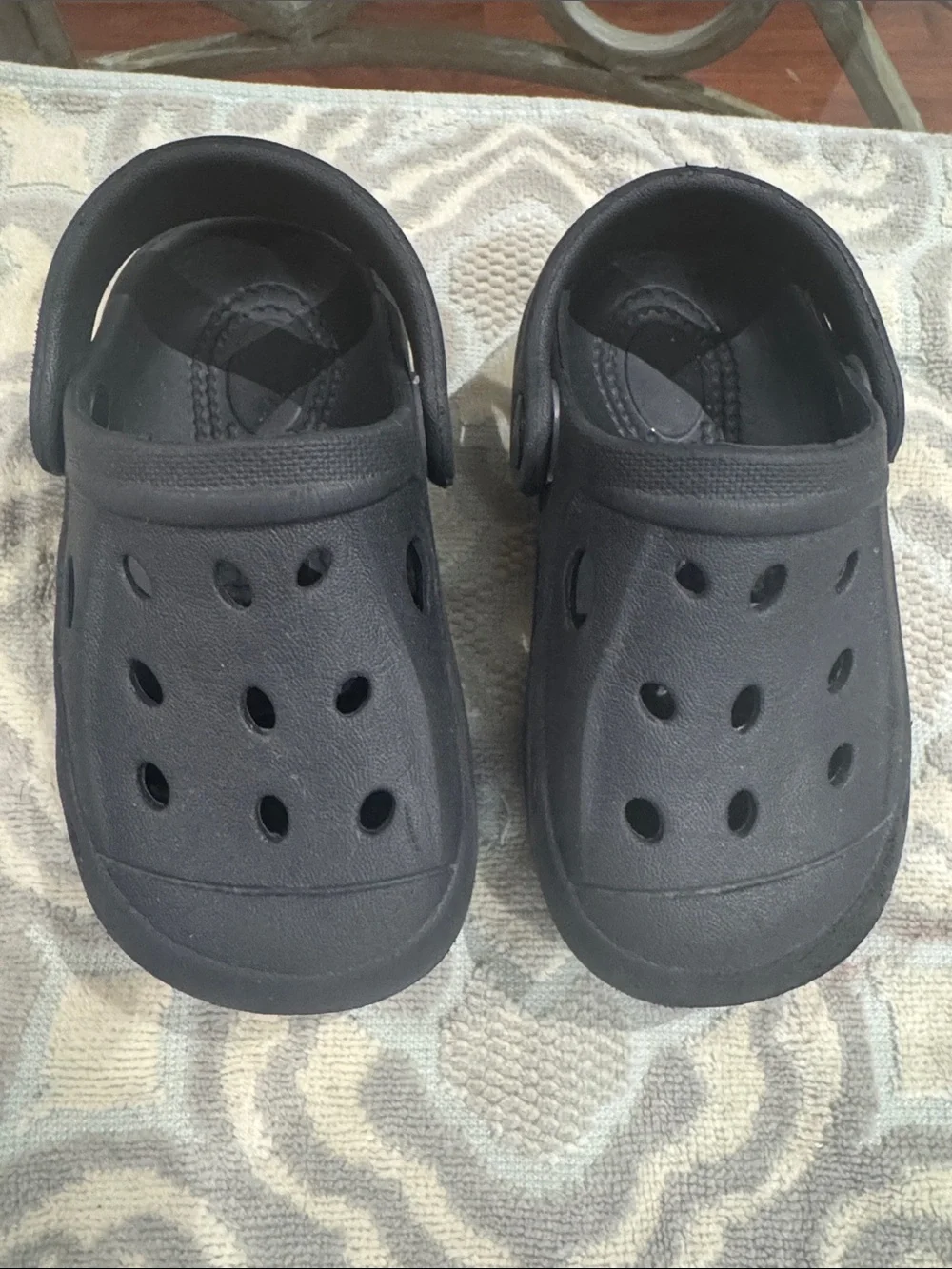 No brand black ventilated