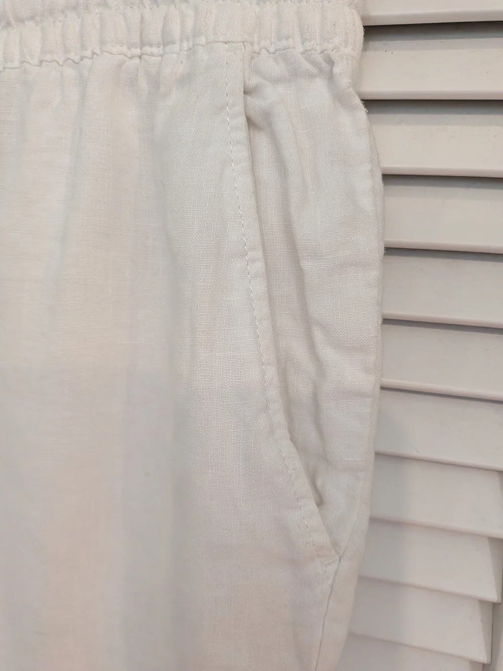 H&M easy white silhouette