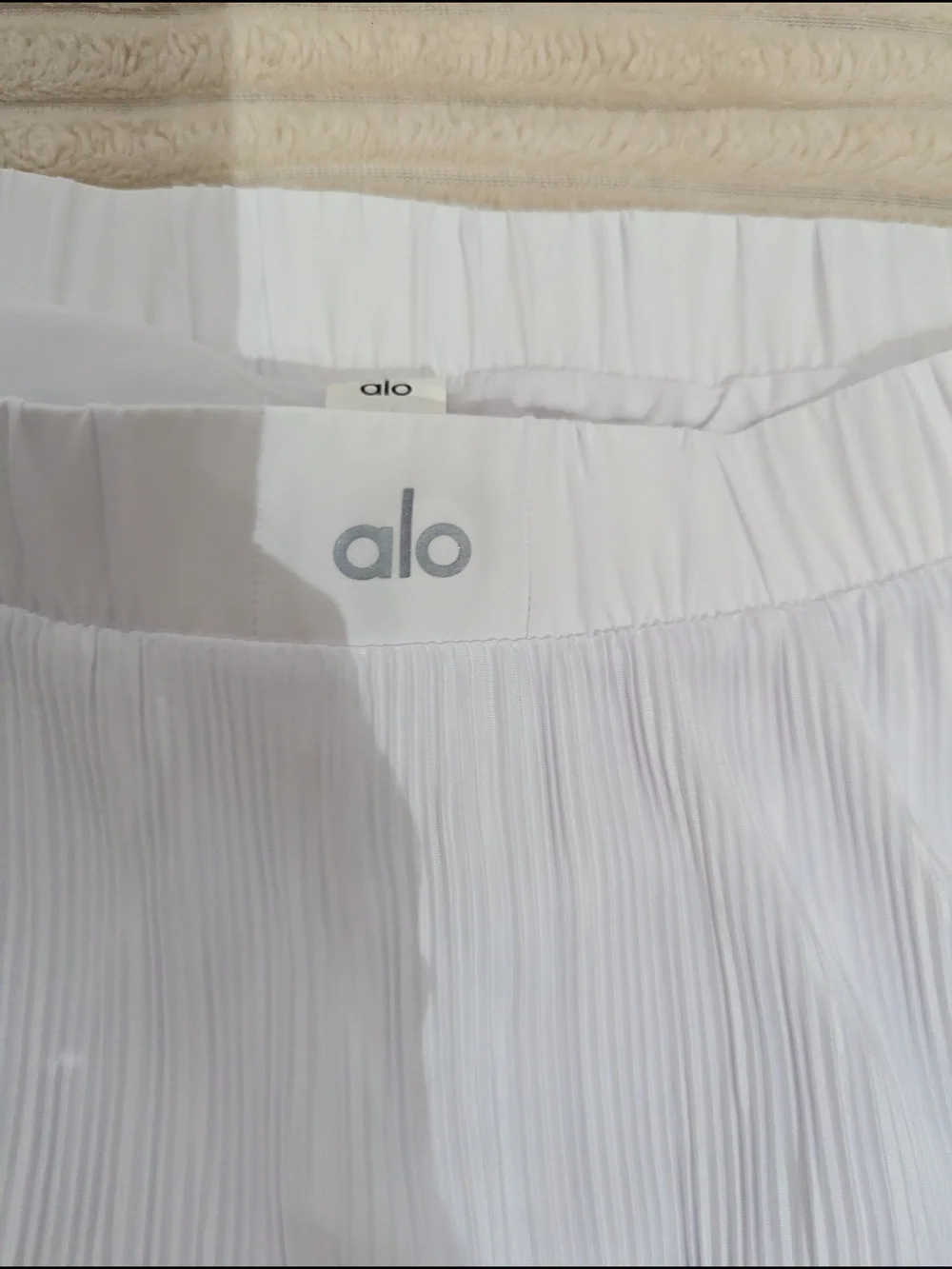 ALO Yoga lightweight pleated