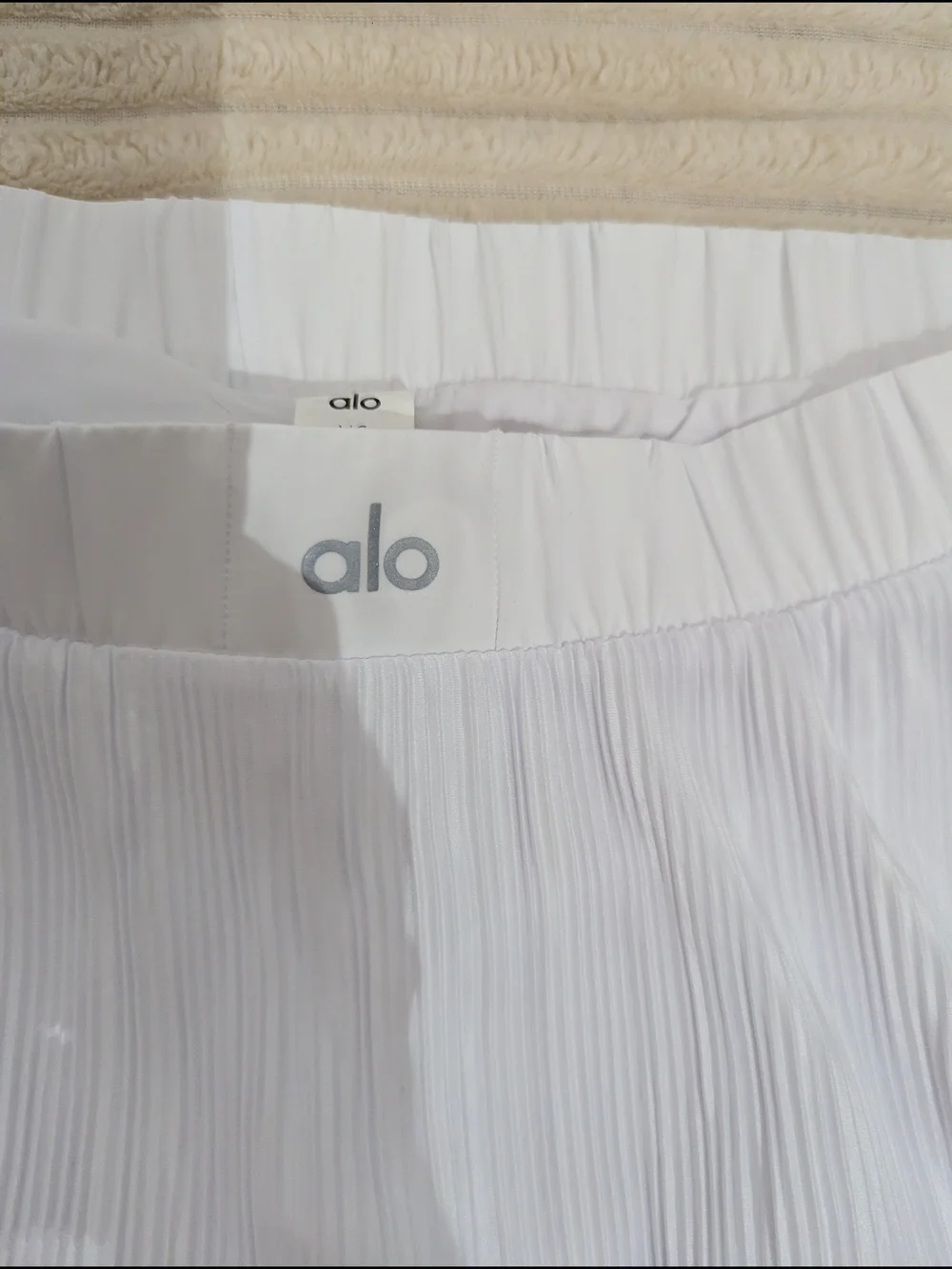 ALO Yoga lightweight pleated