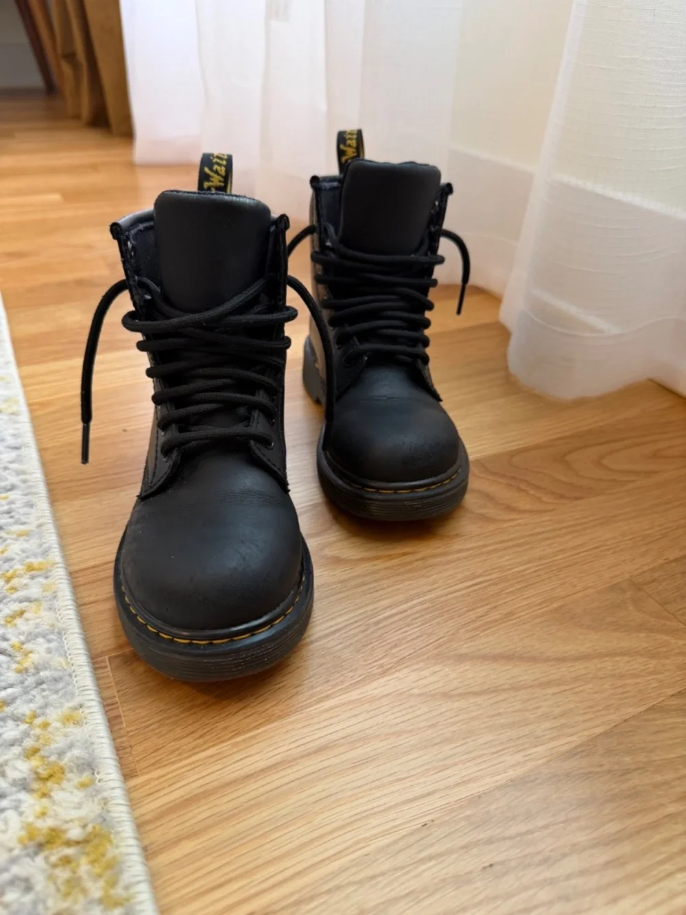 Air Martens leather lace
