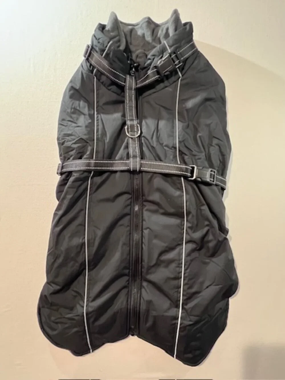 NWOT Waterproof dog winter coat with an integrated harness 2-in-1‎ design