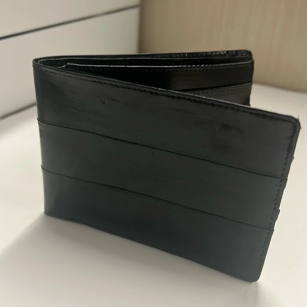 Black Eelskin Bifold Double Compartment Wallet - New