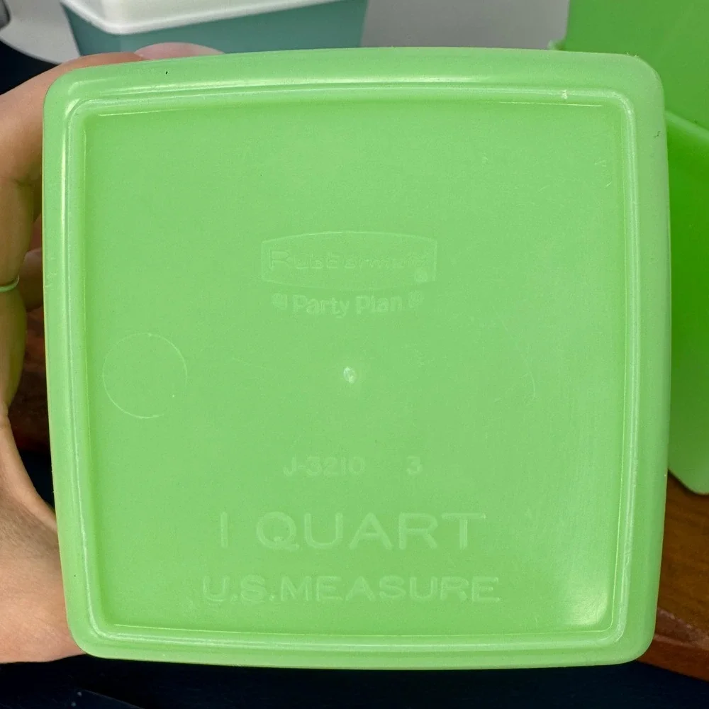 Rubbermaid vintage party