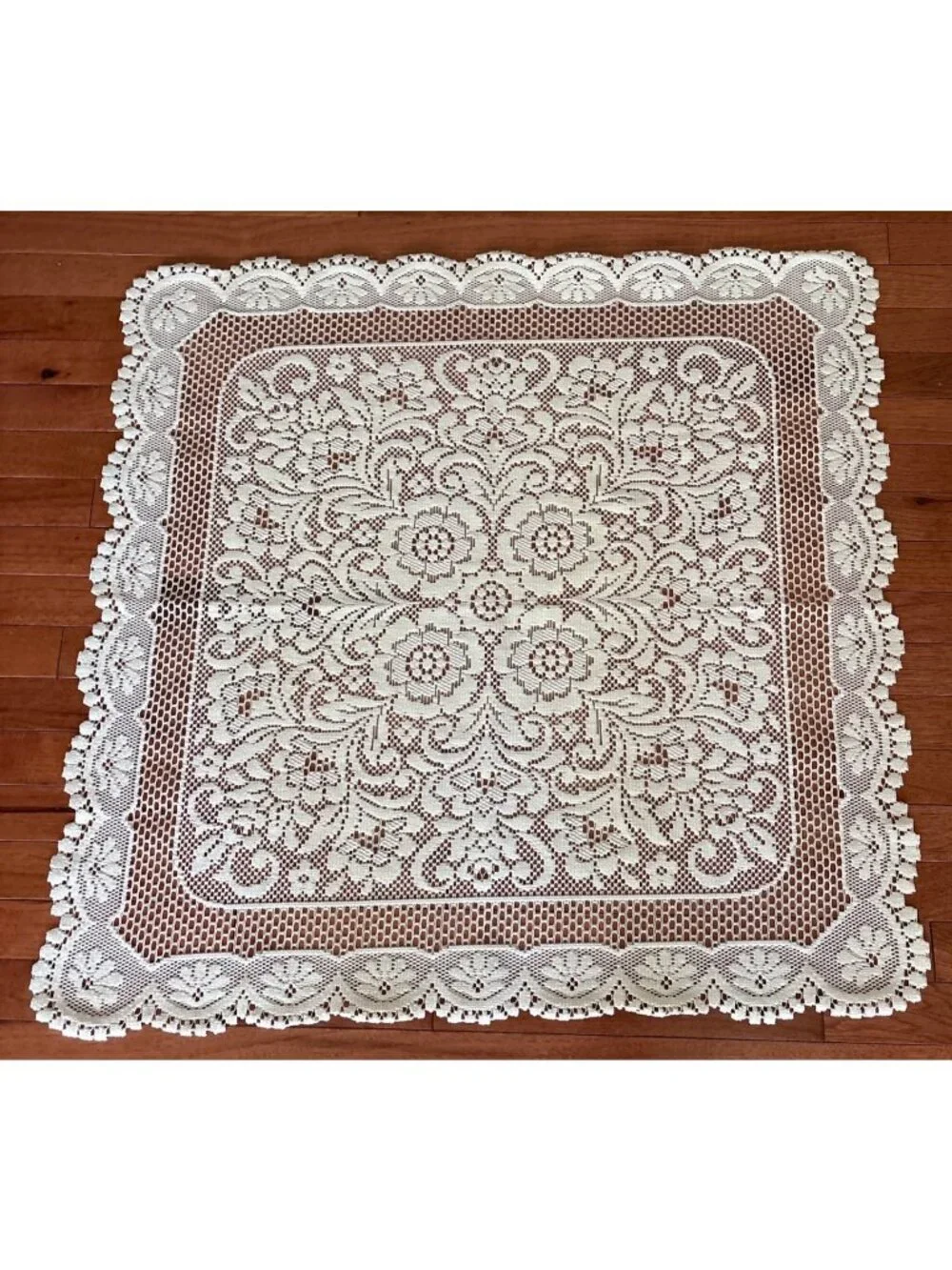 Cream Lace Tablecloth 35