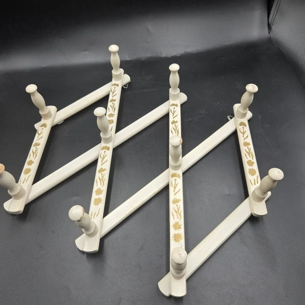 Vtg Hanging Expandable Wooden Accordion Peg Rack Mug Holder Coat Rack White Gold