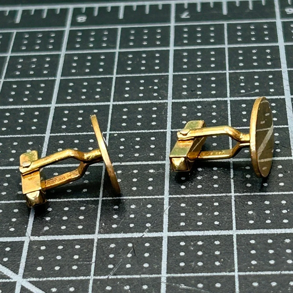 Unbranded vintage gold