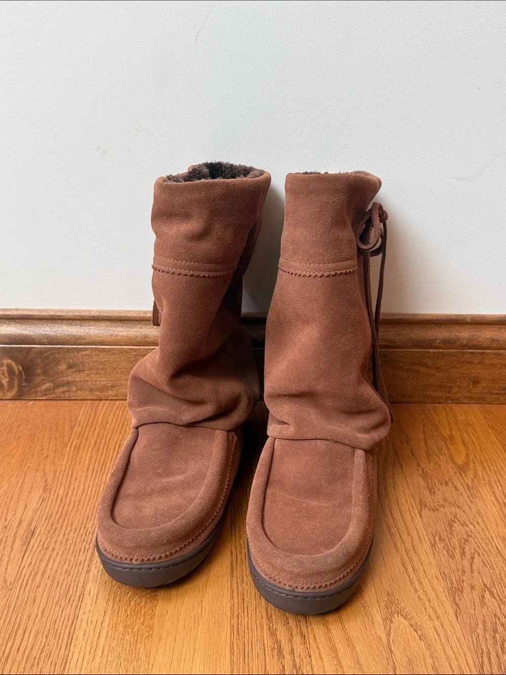 Manitobah good preowned