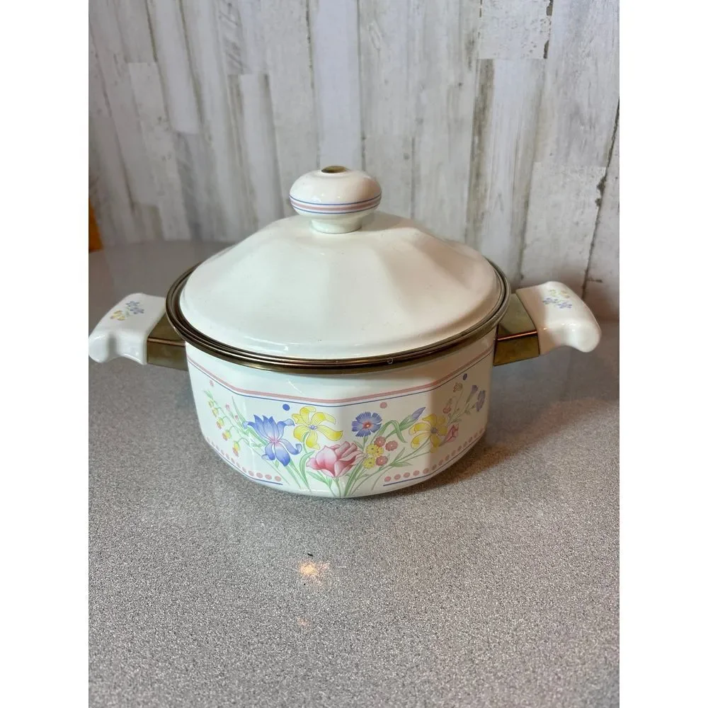 Victorian Flowers  1.5‎ Quart Metal Covered Saucepan with lid
