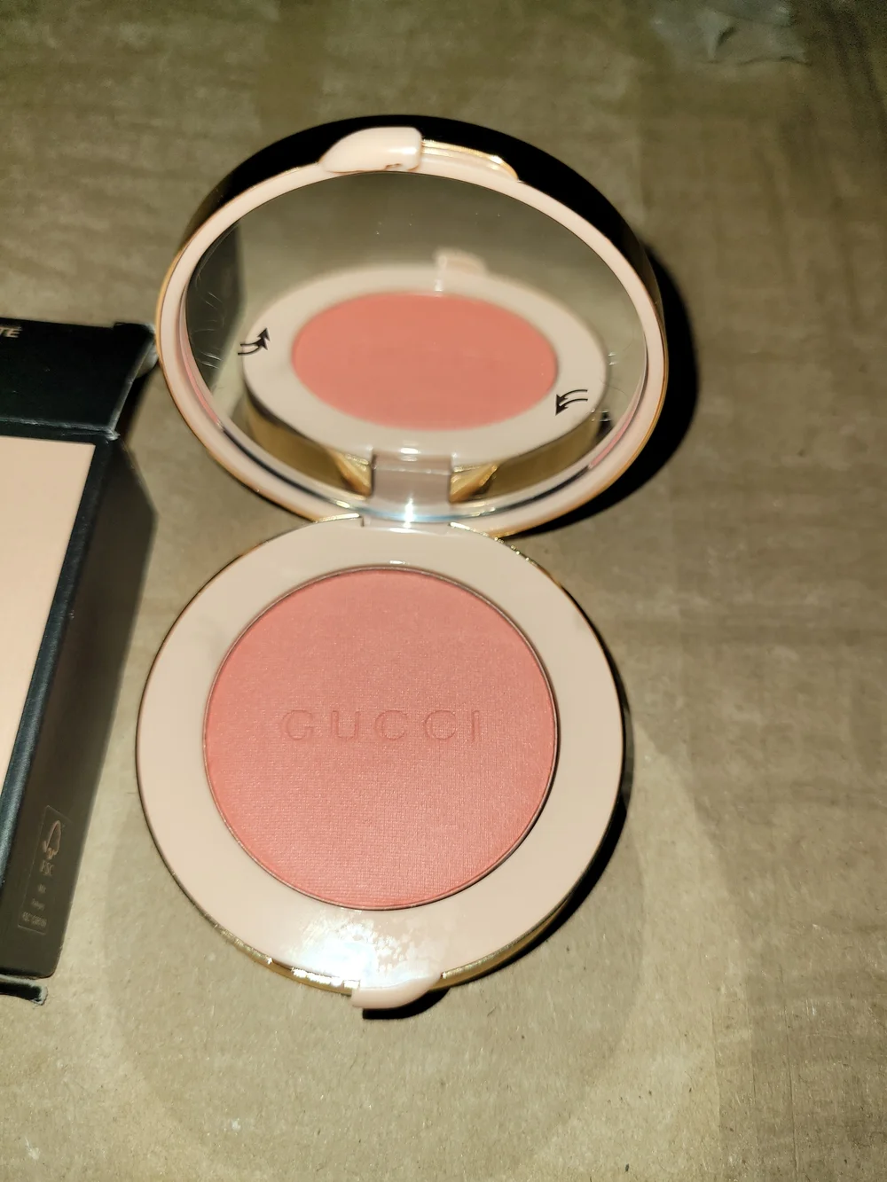 Gucci compact blush