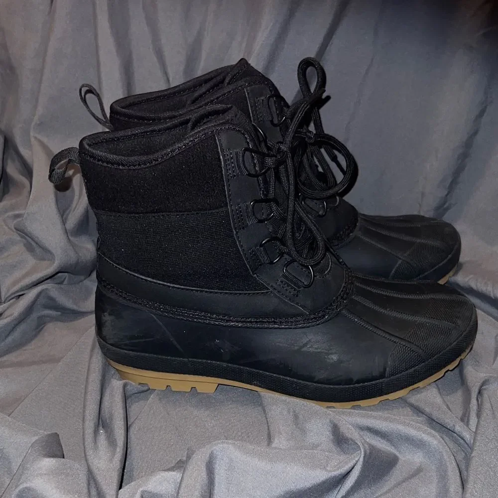 Universal Thread snow boots